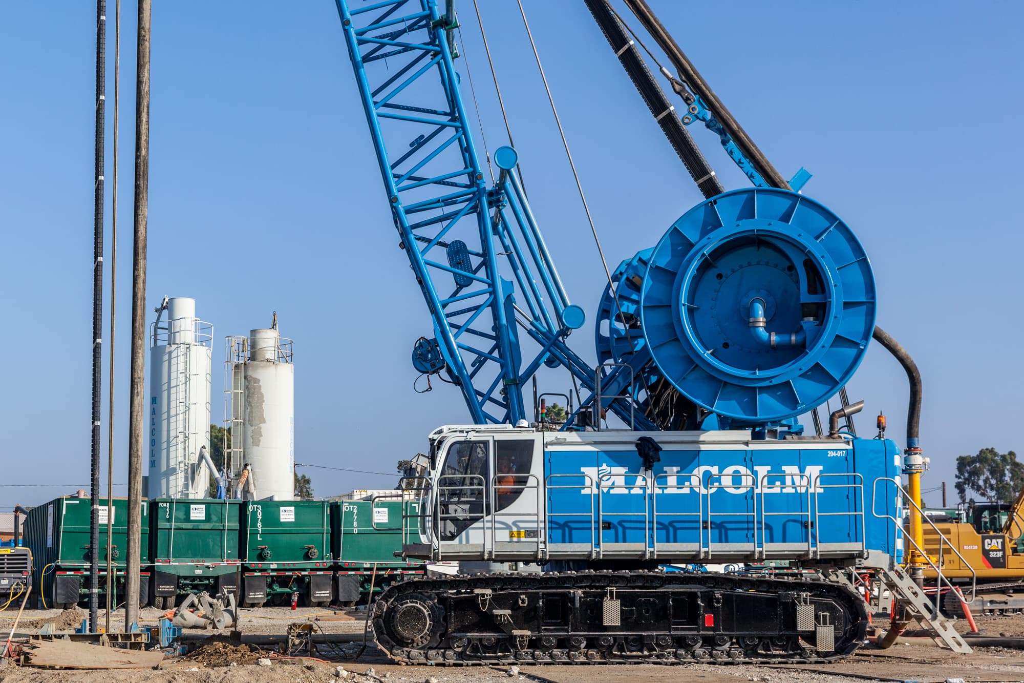 Hydromill shaft-drilling machine at an active construction site