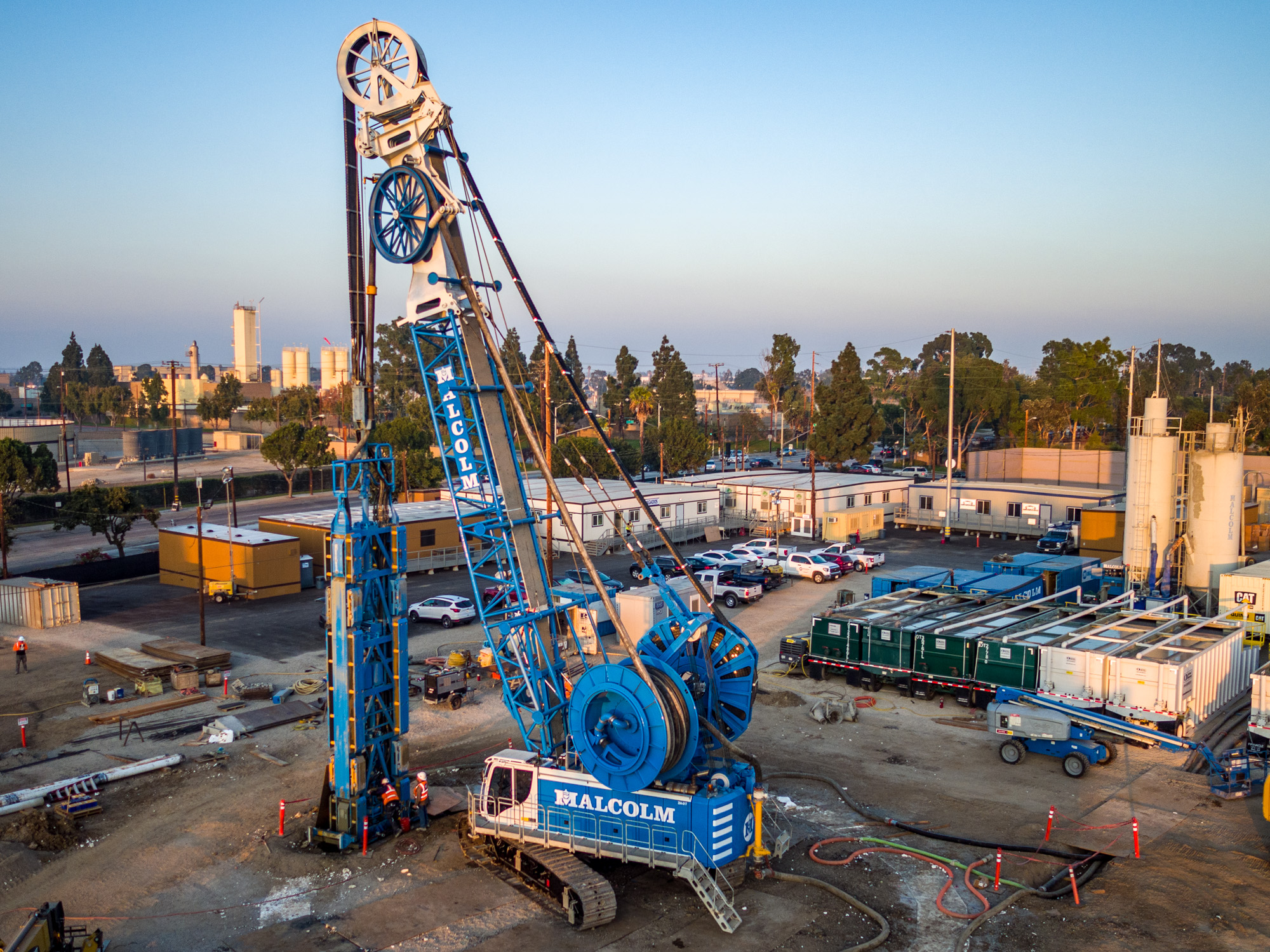 Hydromill shaft-drilling equipment operating beside a fluid-treatment system