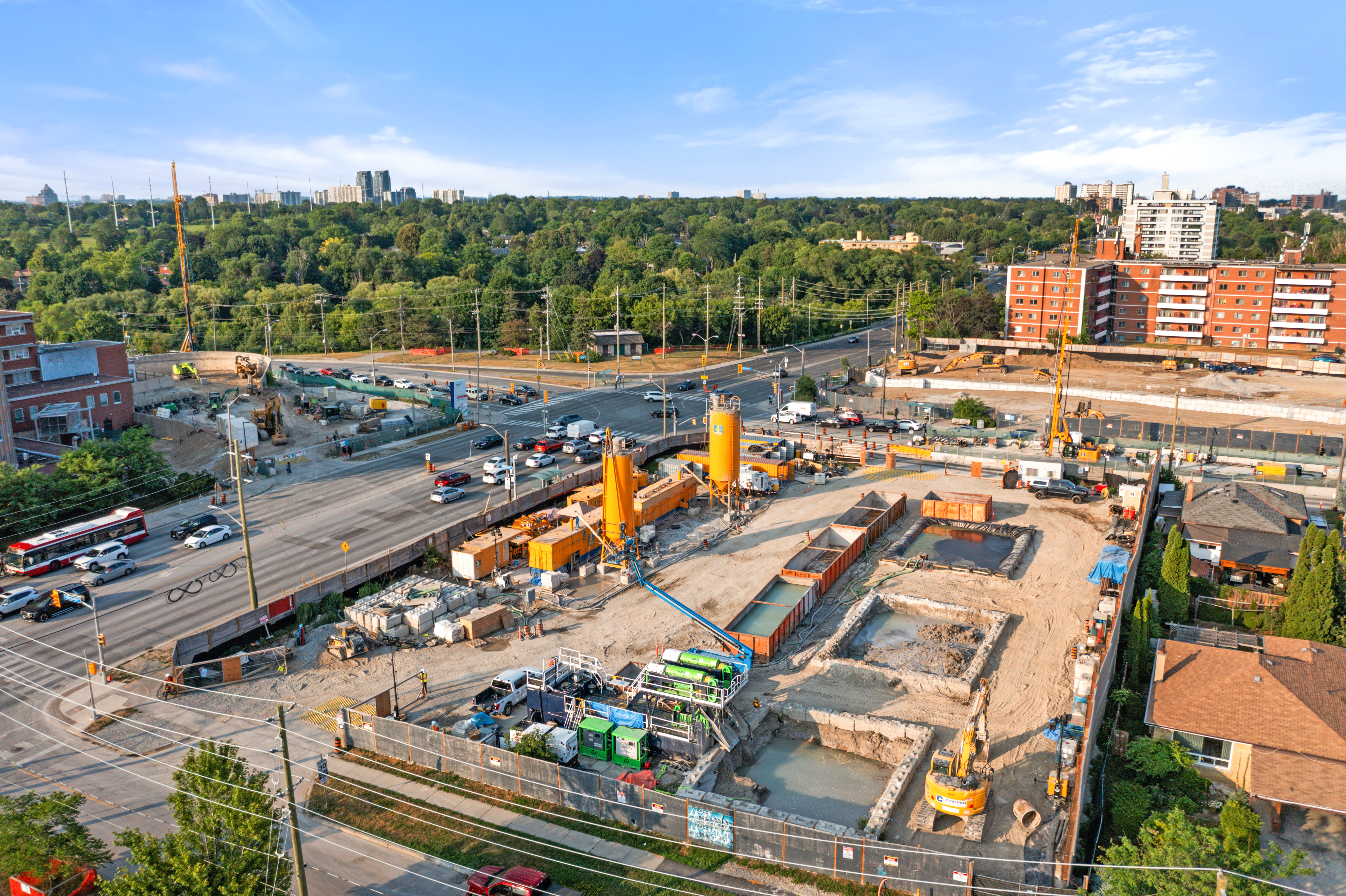 Aerial view of a constrained urban construction site with Stage 3 Separation equipment